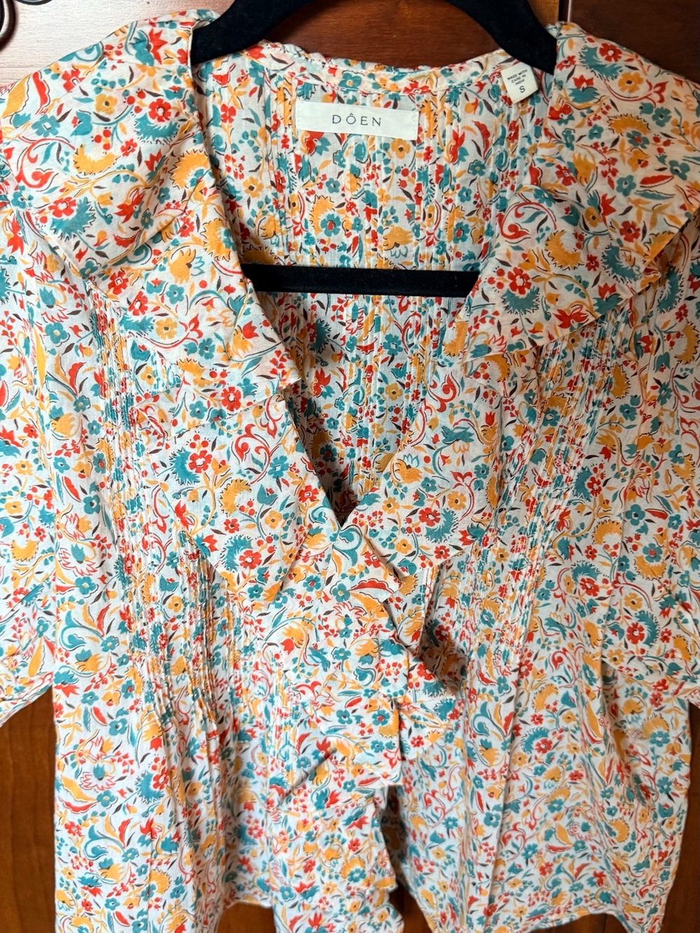 Doen Multi-Color Floral Ruffle Blouse - Picture 2 of 4